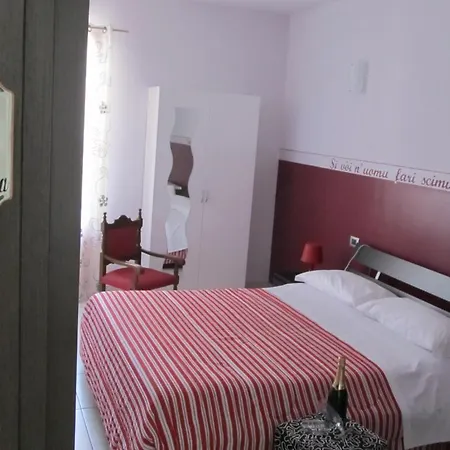 Persi Nel Sud, 住宿加早餐酒店 波扎洛